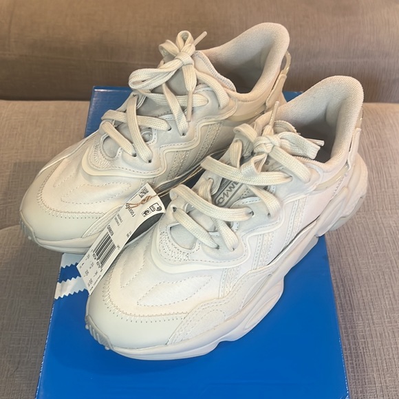 Adidas Ozweego J. NWT size 4 men’s/woman’s 6 - Picture 5 of 11